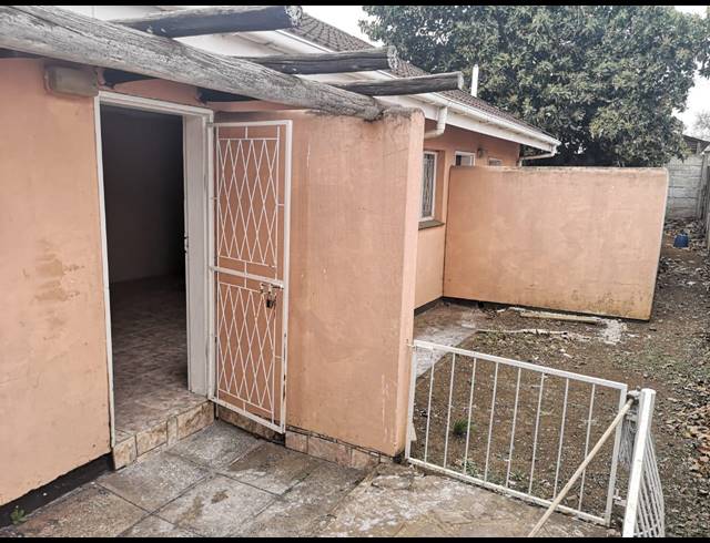 3 BEDROOM HOUSE TO LET IN RIDGE PARK